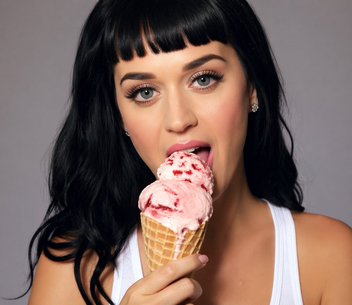 Ritratto Studio con Gelato alla Fragola