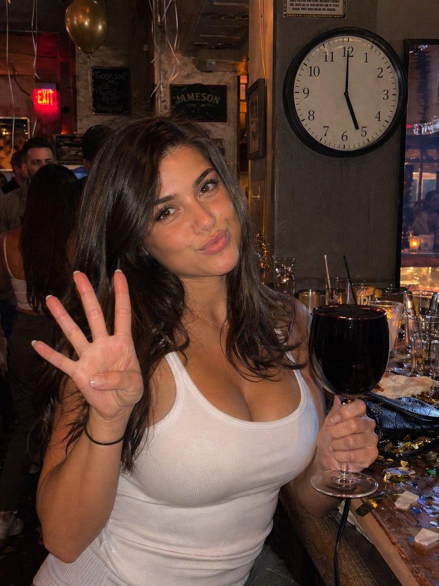 Candid Bar Photo with Four Fingers (1/2)