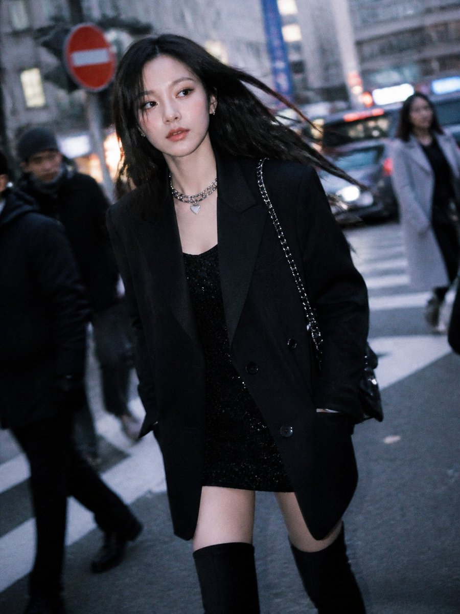 Look Street Style in Outfit Nero Moody (1/3)