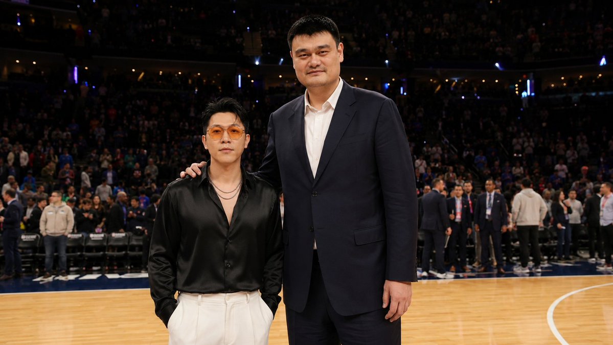 Anonymized Courtside Celebrity Photo (1/4)