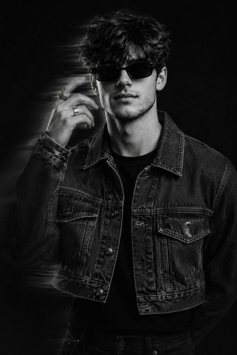 Black and White Editorial Portrait (1/2)