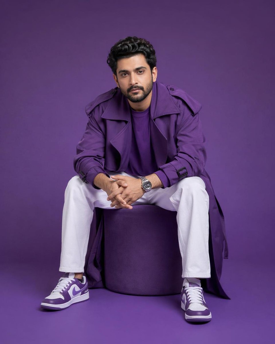High-End Gen-Z Editorial Portrait (1/2)