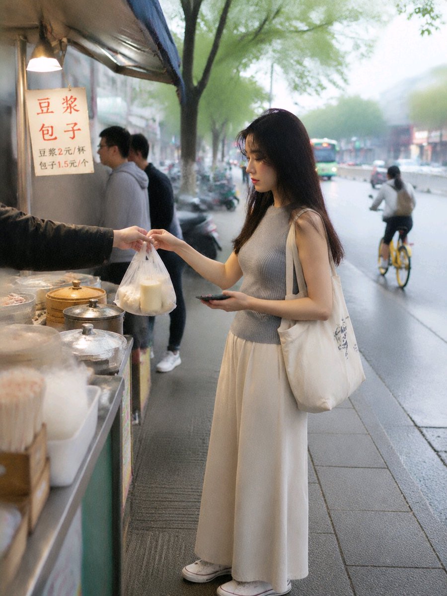 Femme Asiatique au Stand de Petit-Déjeuner de Rue (1/2)