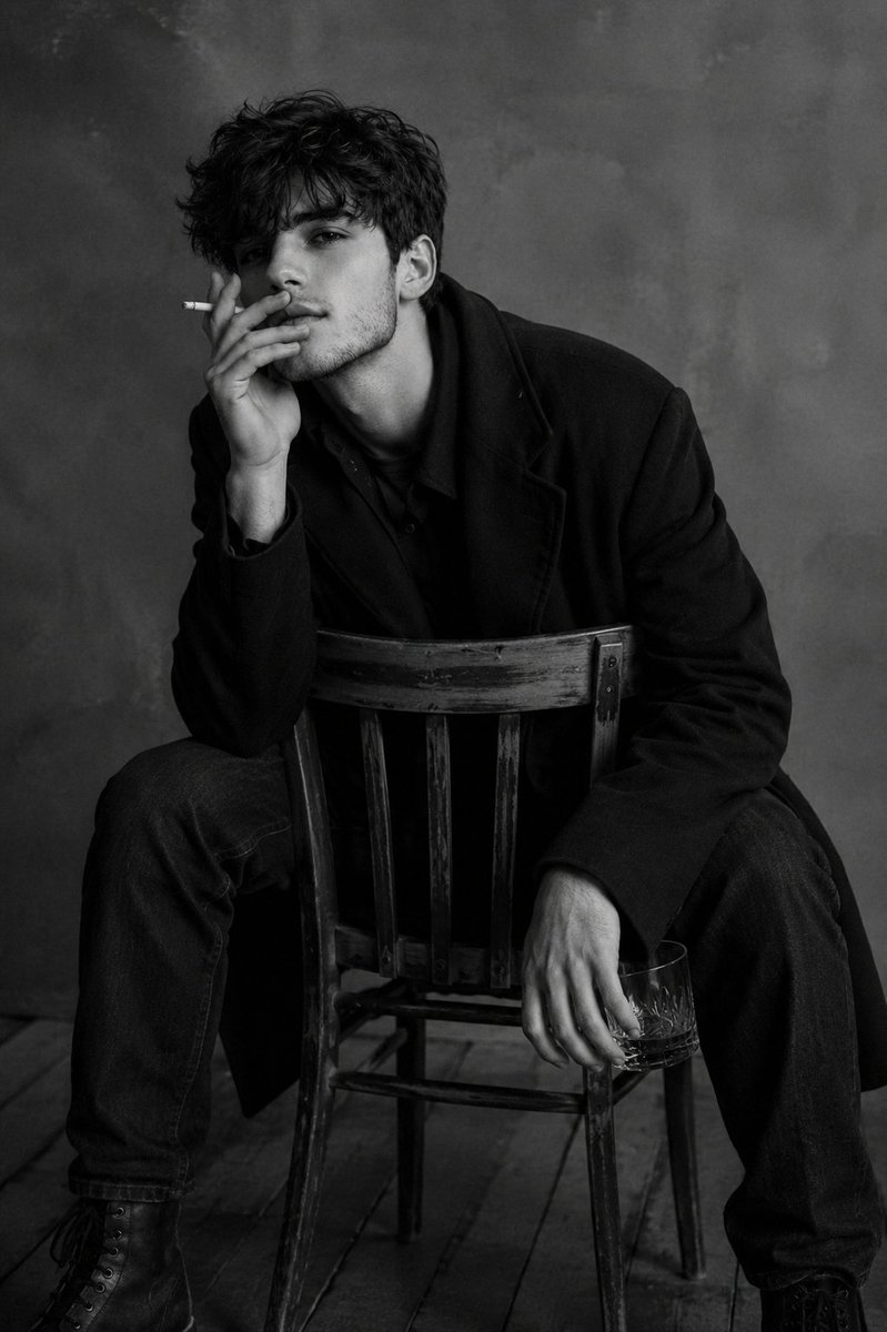 Retrato Masculino Monocromático Sombrio
